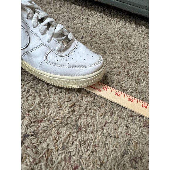 Nike Air Force 1 Youth Shoes Size 6Y White With Yellowed Soles Classic Design - Picture 6 of 7